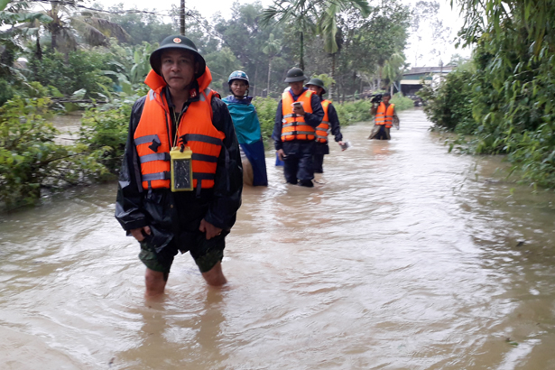 Lũ lụt ở Hà Tĩnh: 6 xã của Hương Khê bị chia cắt hoàn toàn!