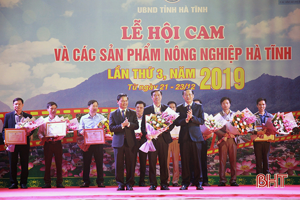 Tưng bừng khai mạc Lễ hội Cam và các sản phẩm nông nghiệp Hà Tĩnh lần thứ 3