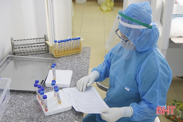 Hà Tĩnh phấn đấu lấy 800 - 1.000 mẫu/ngày xét nghiệm virus SARS-CoV-2