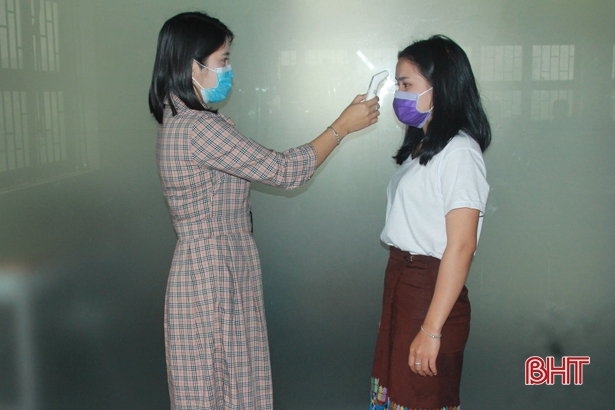 149 sinh viên Lào về nước an toàn, thực hiện nghiêm việc cách ly