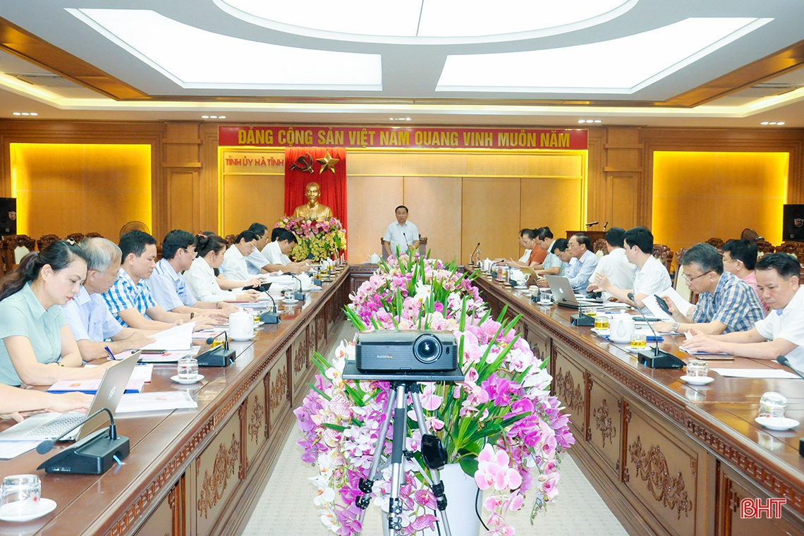 Báo cáo chính trị trình Đại hội Đảng bộ Khối CCQ&DN Hà Tĩnh cần nêu bật công tác xây dựng Đảng