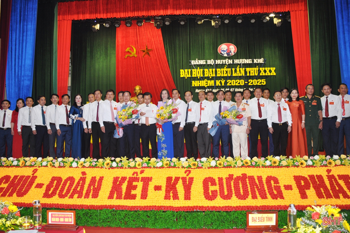 Đồng chí Lê Ngọc Huấn được bầu giữ chức Bí thư Huyện ủy Hương Khê nhiệm kỳ 2020 - 2025