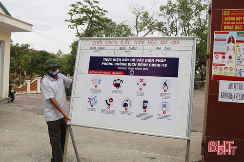 Thi THPT ở Hà Tĩnh: Cán bộ làm nhiệm vụ, thí sinh phải khai báo y tế, được đo thân nhiệt