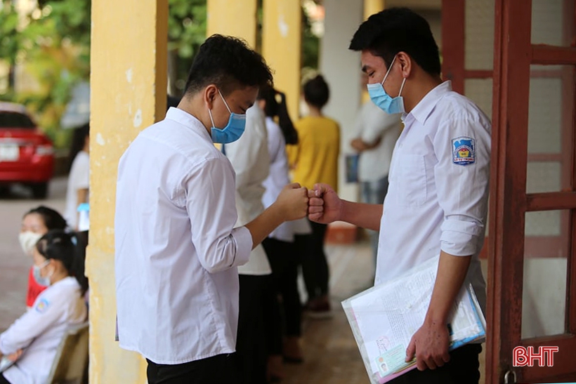 Ngày thi thứ 2 tốt nghiệp THPT ở Hà Tĩnh: Quy định phòng dịch tiếp tục được triển khai nghiêm ngặt