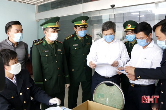 Chủ tịch UBND tỉnh Hà Tĩnh yêu cầu thực hiện nghiêm việc đeo khẩu trang nơi công cộng