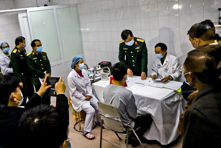 Mũi vắc xin phòng Covid-19 đầu tiên của Việt Nam bắt đầu được tiêm thử trên người