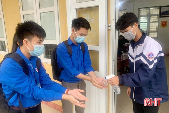 Học sinh Hà Tĩnh trở lại trường ngày mùng 6 tháng Giêng cùng các giải pháp phòng dịch