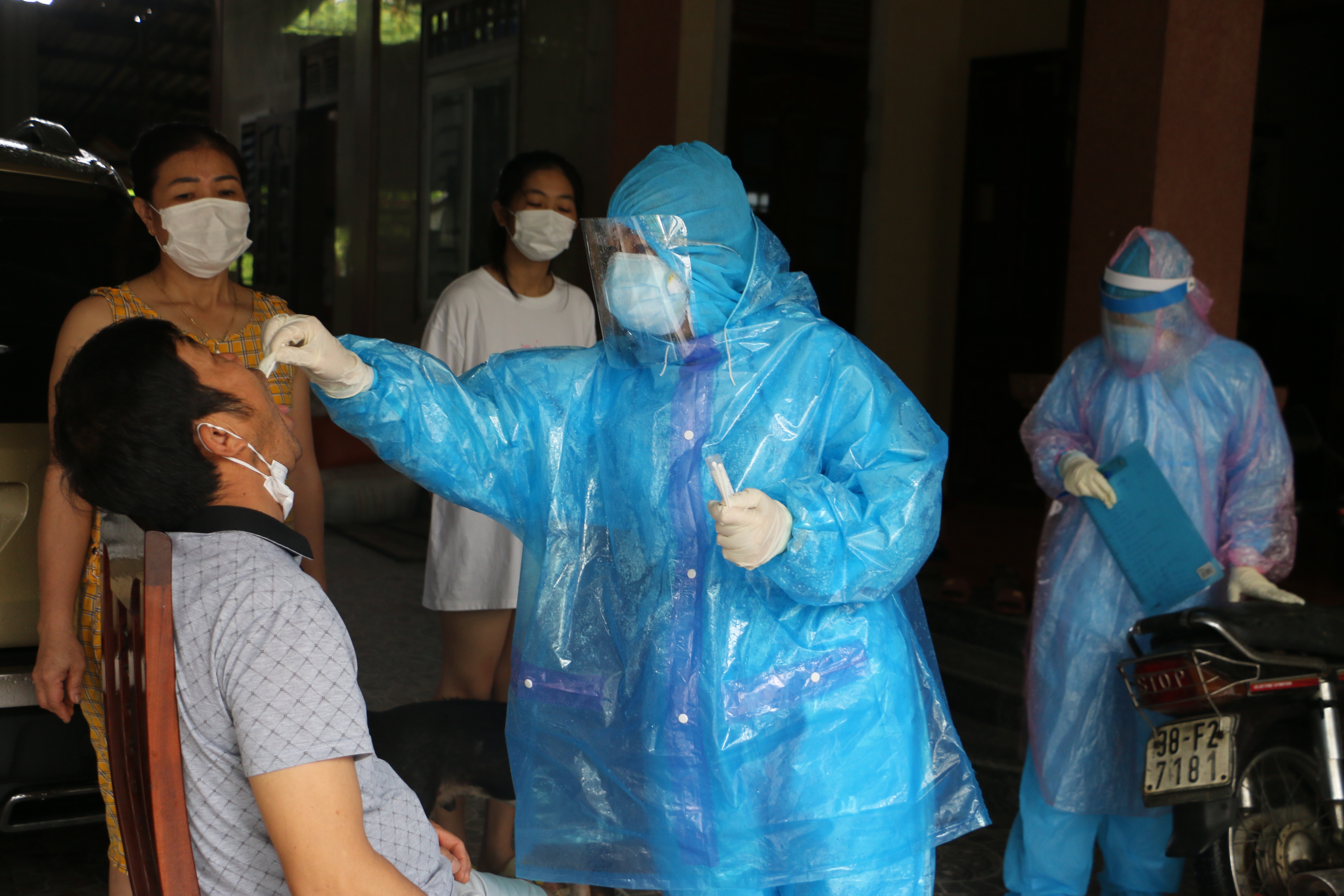 Thông báo tìm người liên quan đến 02 bệnh nhân tại thôn Trung Tiến, xã Việt Tiến – huyện Thạch Hà
