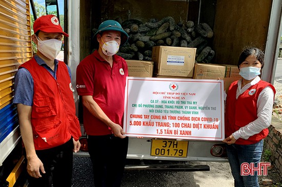 Hội Chữ thập đỏ Nghệ An hỗ trợ vật tư y tế, thực phẩm giúp người dân Hà Tĩnh chống dịch Covid-19