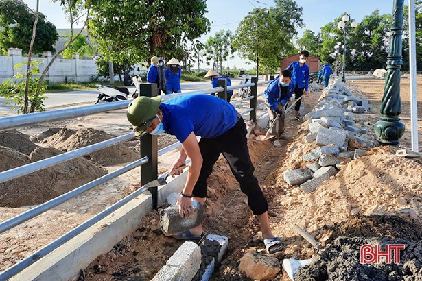 Hơn 3.000 ĐVTN Hà Tĩnh tham gia “Ngày tình nguyện chung sức xây dựng nông thôn mới”