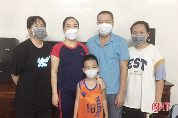 5 người ở Hà Tĩnh đã đánh bại căn bệnh đang gây bão và trở về bên nhà với nụ cười rạng rỡ.