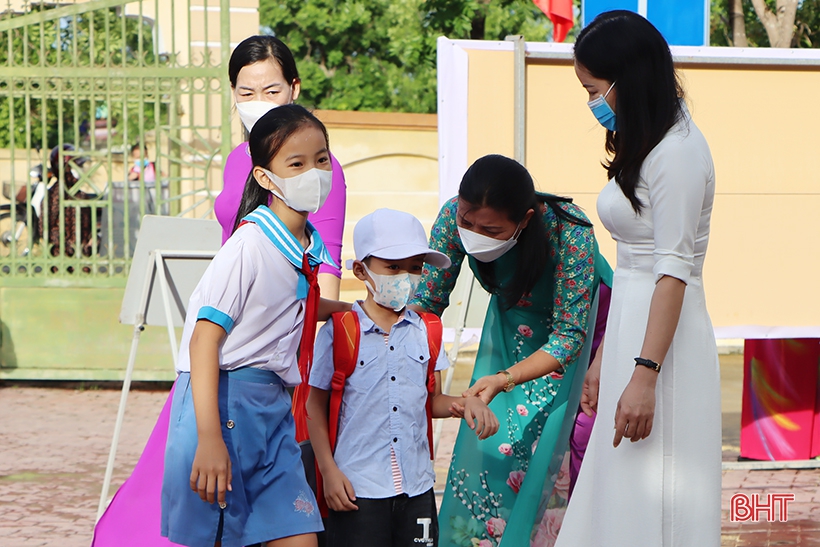Các trường học ở Hà Tĩnh tiếp tục phòng dịch nghiêm ngặt, đảm bảo an toàn dạy học trực tiếp