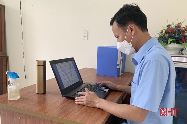 Nhiều trường học ở Hà Tĩnh bắt đầu dạy học trực tuyến