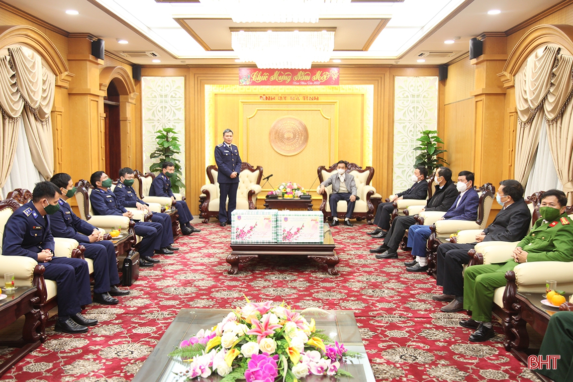 Bộ Tư lệnh Cảnh sát biển Việt Nam thăm, chúc tết Hà Tĩnh