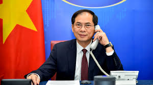 Việt Nam điện đàm với Bộ trưởng Ngoại giao Liên bang Nga và Ukraine