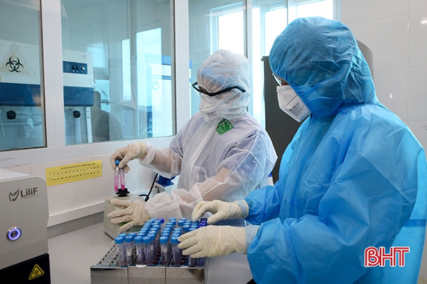 Việc lấy mẫu, xét nghiệm PCR phục vụ phòng chống dịch ở Hà Tĩnh được triển khai thế nào?