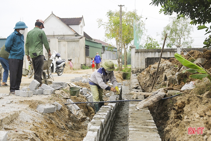 Bà con lương - giáo chung sức xây dựng khu dân cư NTM kiểu mẫu ở Can Lộc