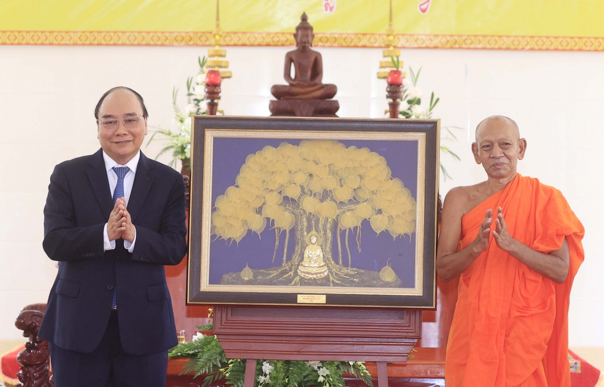 Chủ tịch nước Nguyễn Xuân Phúc chúc mừng Tết cổ truyền Chôl Chnăm Thmây