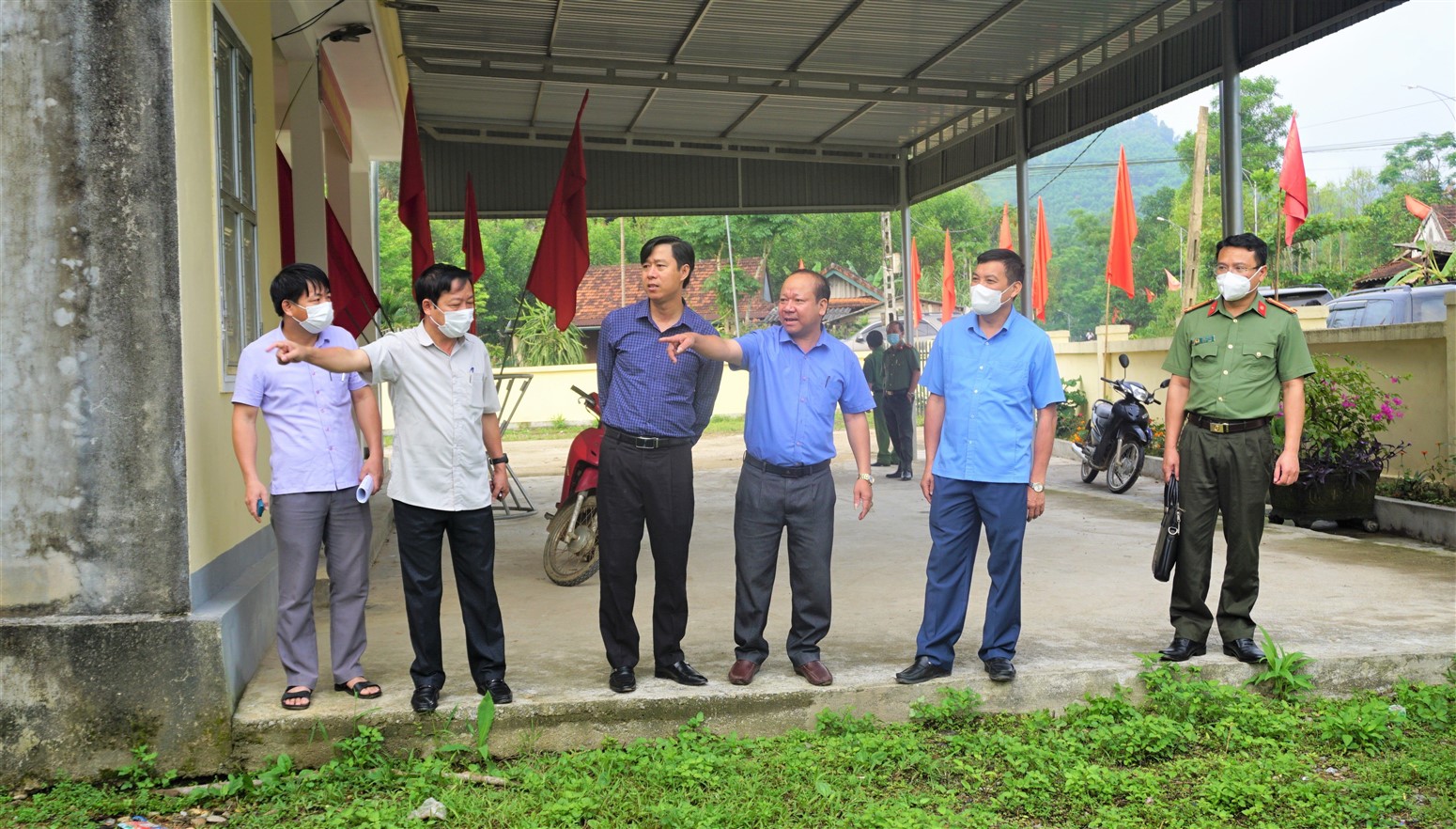 Đồng hành, hỗ trợ xã Hương Lâm đạt chuẩn nông thôn mới