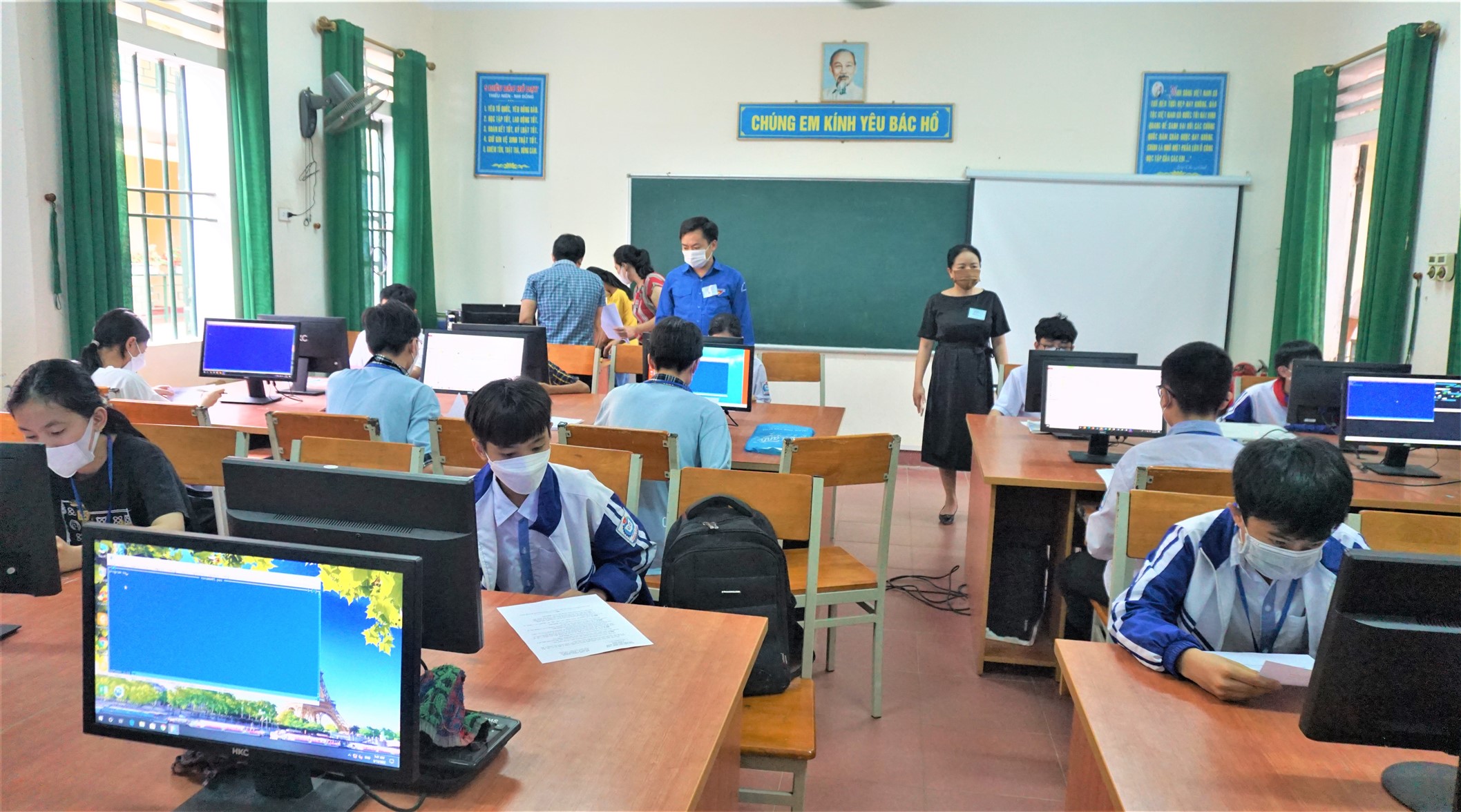 Hương Khê: 23 học sinh tiểu học và THCS Hương Khê đạt giải Hội thi tin học trẻ cấp huyện năm 2022