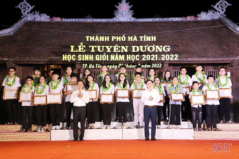 TP Hà Tĩnh tuyên dương 129 học sinh giỏi năm học 2021 - 2022