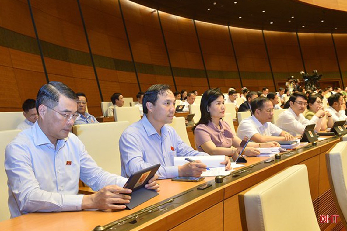 Đại biểu Quốc hội Hà Tĩnh biểu quyết thông qua Nghị quyết về Chương trình giám sát của Quốc hội năm 2023