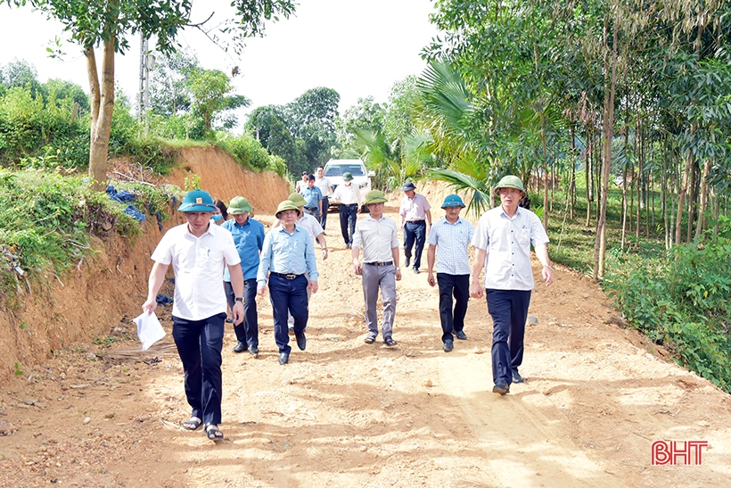 Xác định các hạng mục cần ưu tiên đầu tư để xây dựng NTM ở Hương Khê
