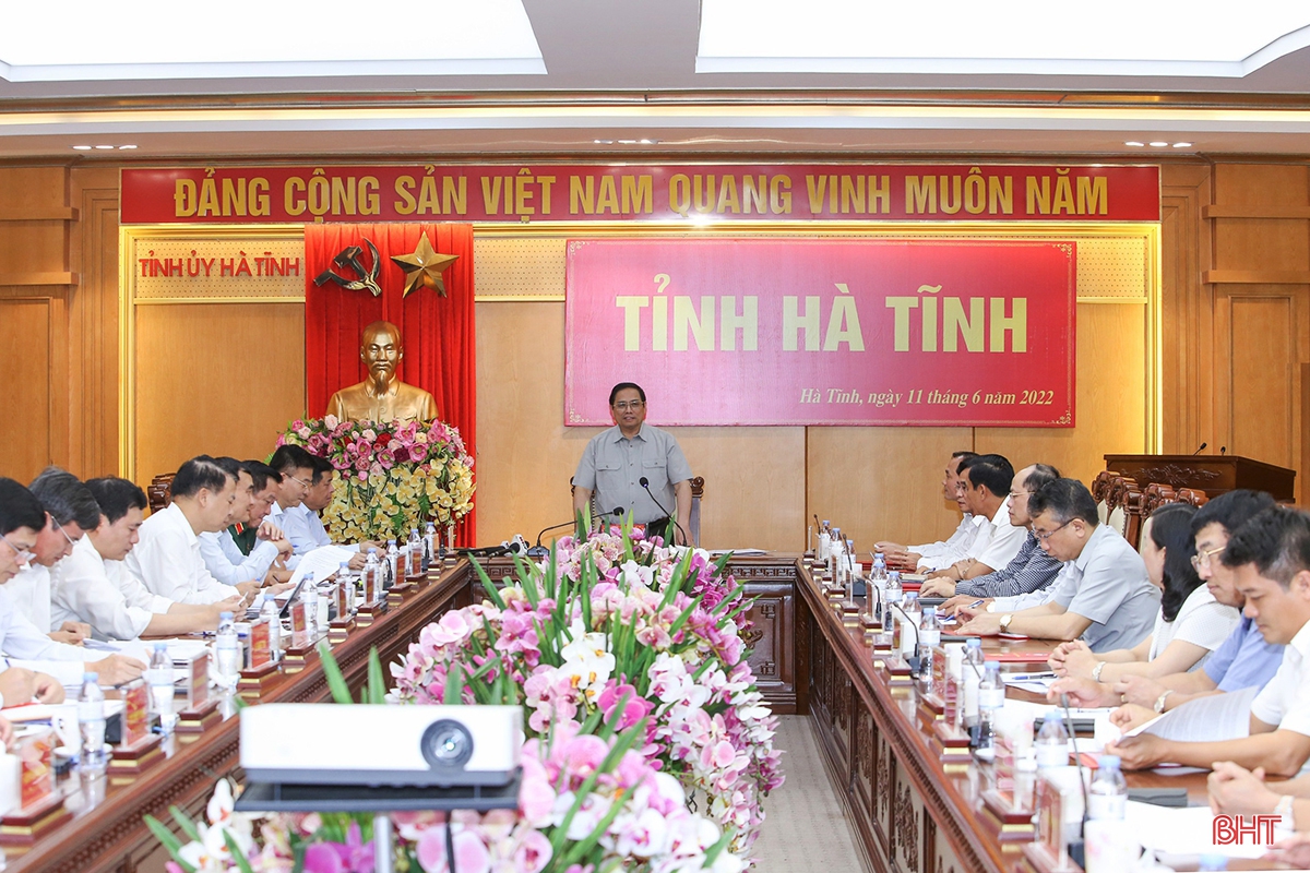 Thủ tướng Chính phủ làm việc với Ban Thường vụ Tỉnh ủy Hà Tĩnh