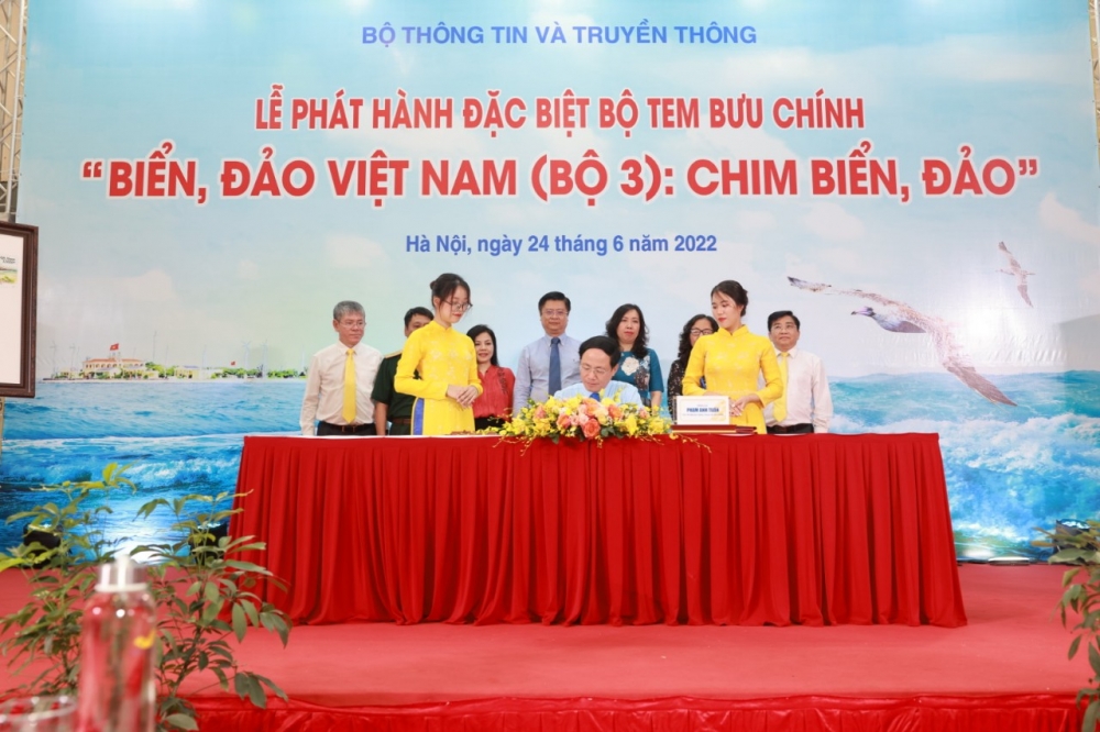 Lễ phát hành đặc biệt bộ tem bưu chính “Biển, đảo Việt Nam (bộ 3): Chim biển, đảo”