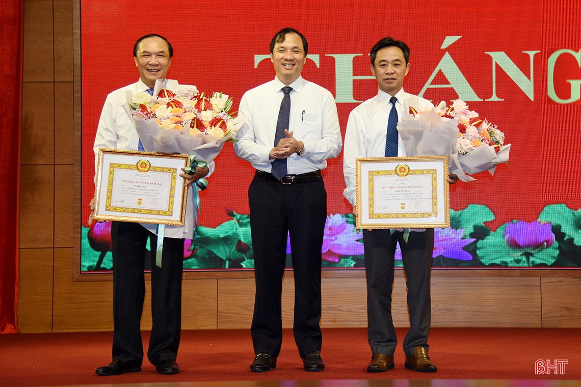 Cơ quan Tỉnh ủy Hà Tĩnh triển khai nhiều nhiệm vụ trong lễ chào cờ đầu tháng