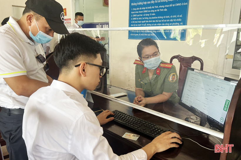 Cấp hơn 300 hộ chiếu mẫu mới cho công dân Hà Tĩnh
