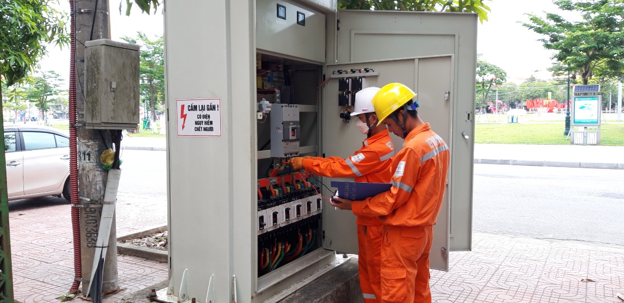 Điện lực Hà Tĩnh đảm bảo cấp điện an toàn, ổn định phục vụ Kỳ thi Tốt nghiệp THPT năm 2022