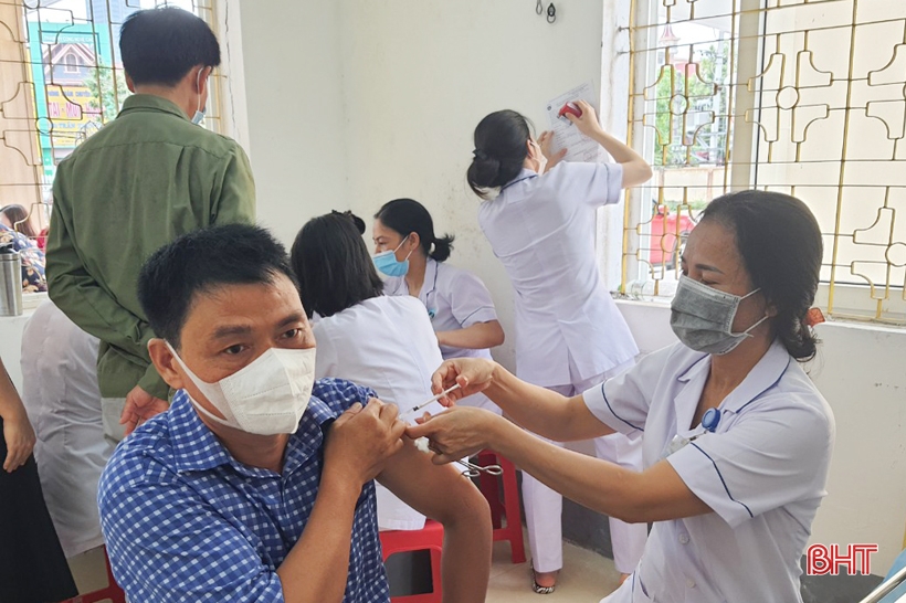 Hà Tĩnh vẫn tiêm vắc-xin phòng COVID-19 trong các ngày nghỉ lễ Quốc khánh