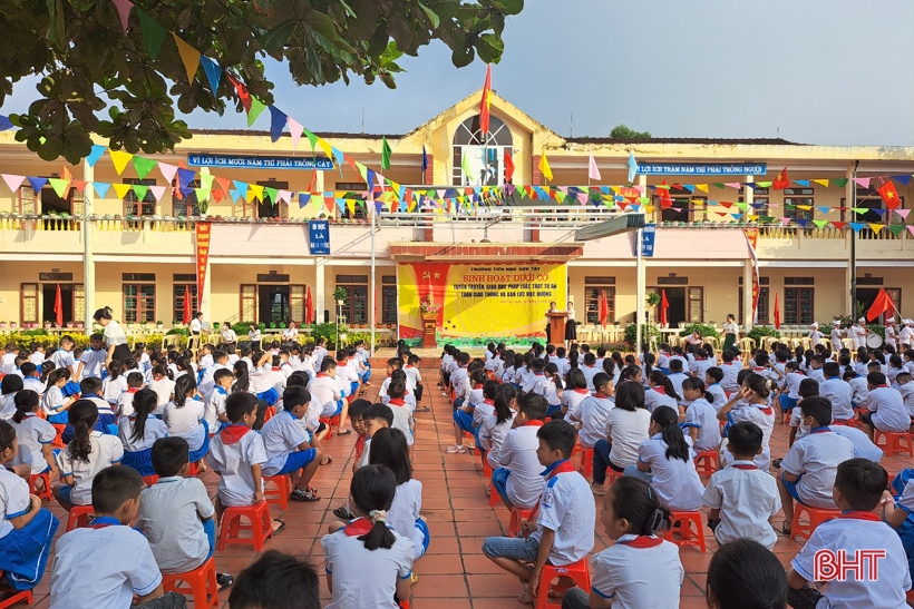 790 học sinh Hương Sơn được trang bị kiến thức ATGT, chống bạo lực học đường