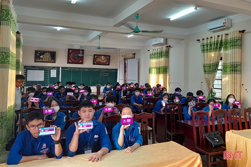 Học sinh Hà Tĩnh hào hứng tham gia cuộc thi học và làm theo Bác