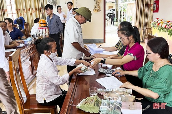 Những hộ dân đầu tiên của tỉnh Hà Tĩnh nhận tiền bồi thường GPMB cao tốc Bắc - Nam giai đoạn 2021 - 2025