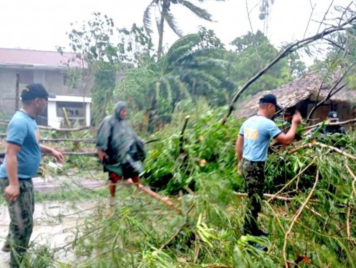 Ảnh hưởng của bão Noru, nhiều đường phố Philippines phải phong tỏa do mưa lớn
