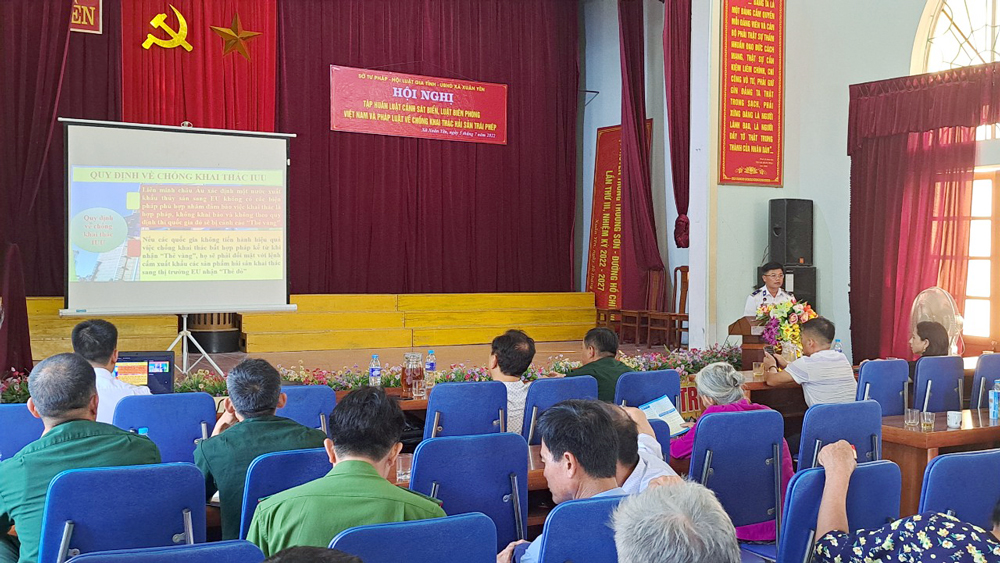 Tuyên truyền về Luật Cảnh sát biển Việt Nam và các qui định của pháp luật về chống IUU cho người dân thôn Xuân Yên