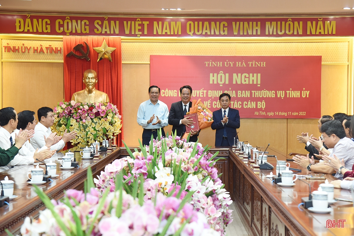 Ban Thường vụ Tỉnh ủy Hà Tĩnh công bố các quyết định về công tác cán bộ