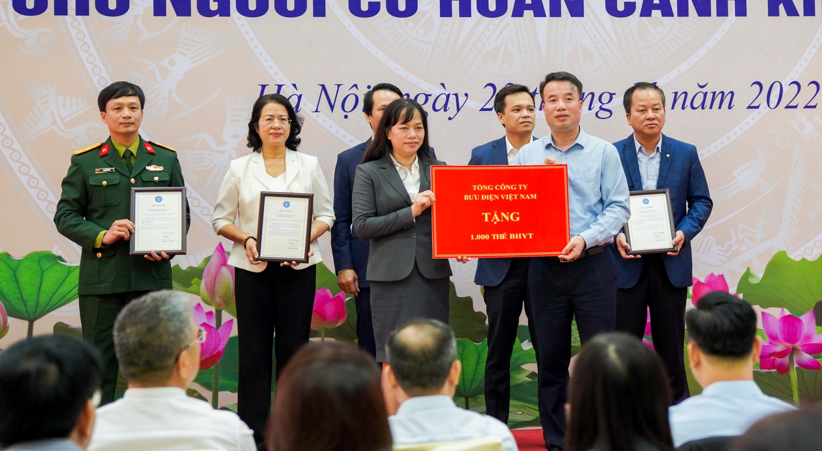 Vietnam Post tặng 1.000 thẻ BHYT cho người có hoàn cảnh khó khăn