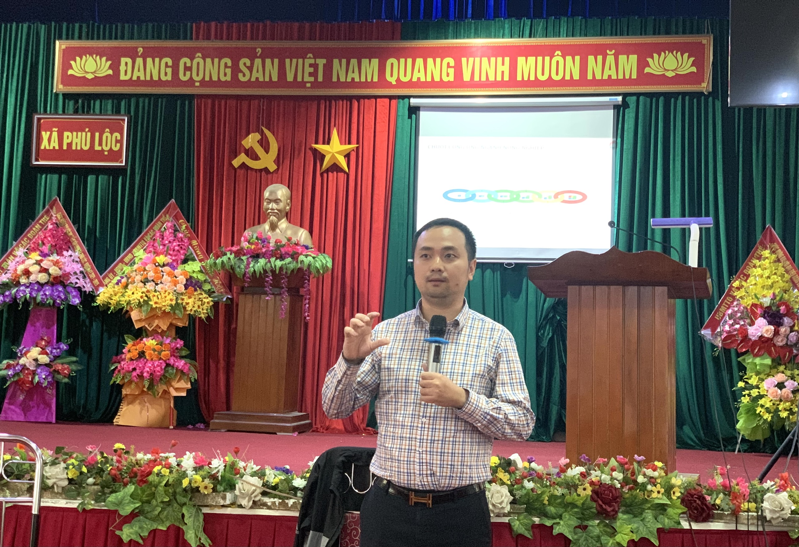 Đưa Chuyển đổi số và Sàn thương mại điện tử về với các hộ kinh doanh, hợp tác xã trên địa bàn Huyện Hương Khê và Can Lộc