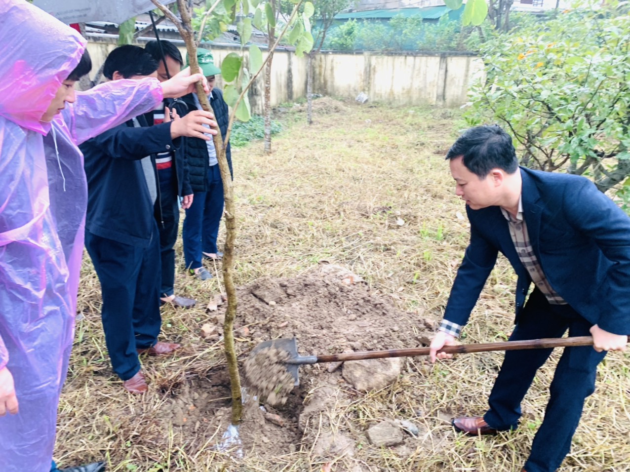 Sở Thông tin và Truyền Thông Hà Tĩnh hưởng ứng Tết trồng cây nhân dịp đầu Xuân Quý Mão 2023