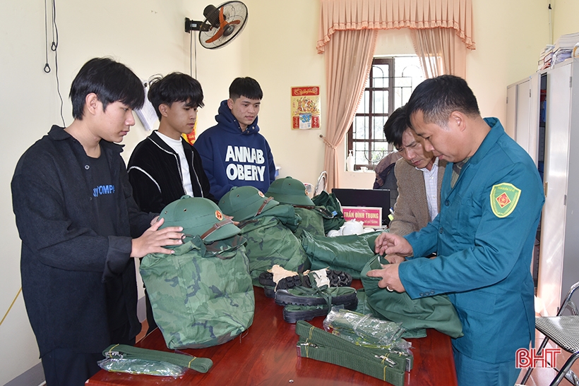 139 con em giáo dân và dân tộc thiểu số ở Hà Tĩnh hăm hở tòng quân