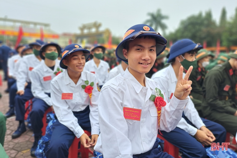 Sáng nay, 1.445 thanh niên Hà Tĩnh lên đường tòng quân