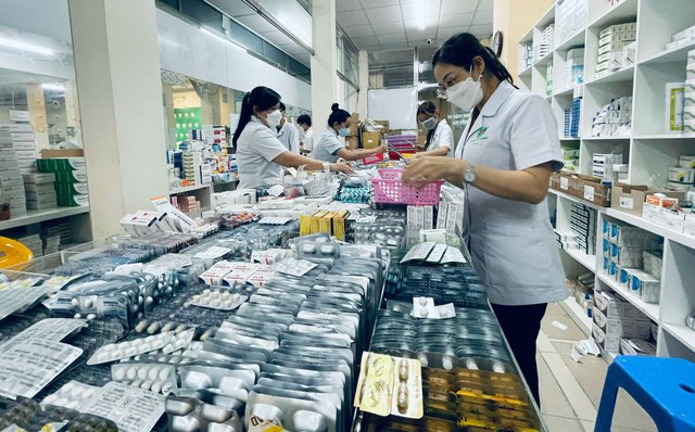Chính phủ ban hành Nghị quyết tháo gỡ khó khăn về thanh toán chi phí khám chữa bệnh BHYT, bảo đảm thuốc, trang thiết bị y tế