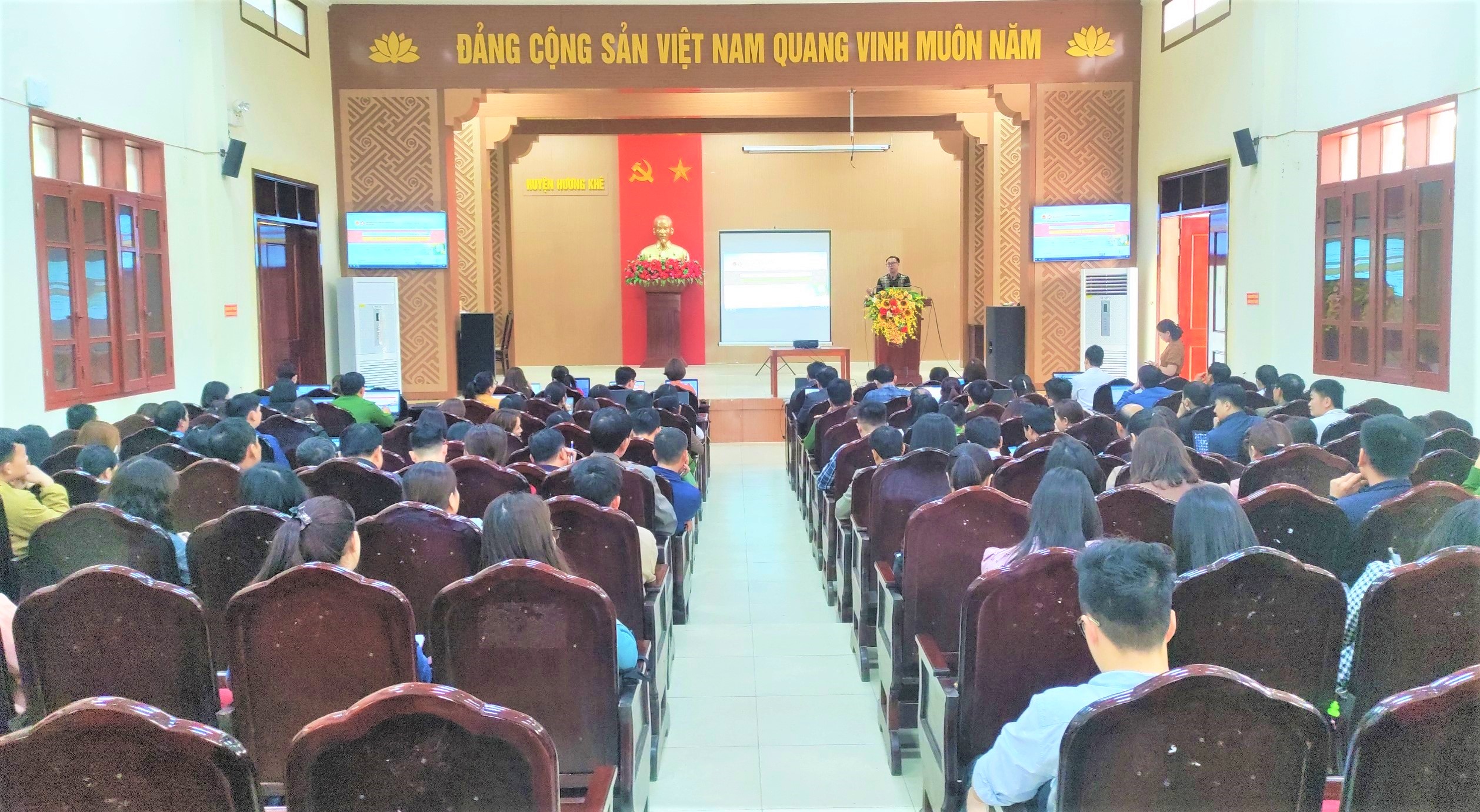 Hương Khê: Tập huấn nghiệp vụ giải quyết TTHC