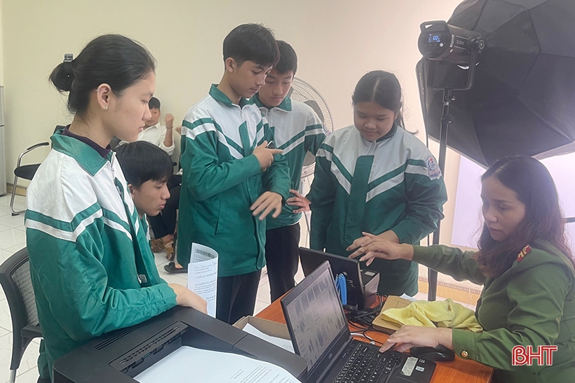 Hà Tĩnh: 100% học sinh cuối cấp THCS, THPT được cấp căn cước công dân