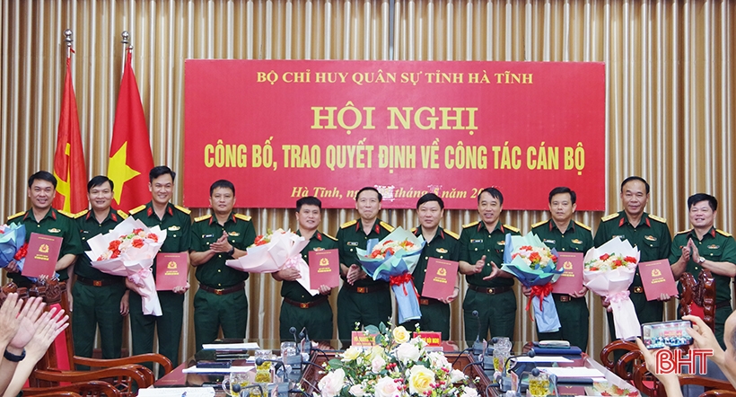 Bộ CHQS tỉnh Hà Tĩnh công bố 6 quyết định về công tác cán bộ