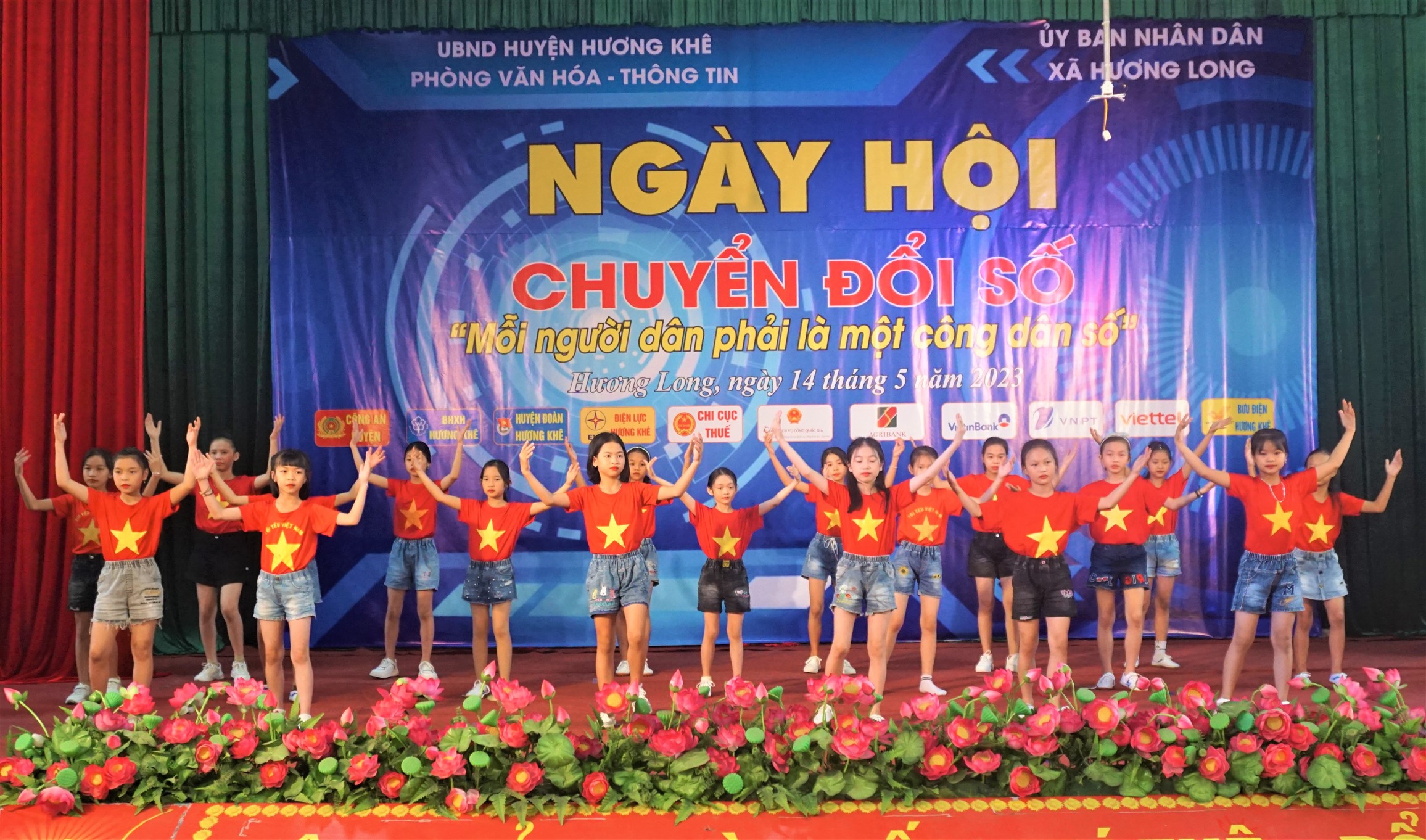 Ngày hội chuyển đổi số tại huyện Hương Khê