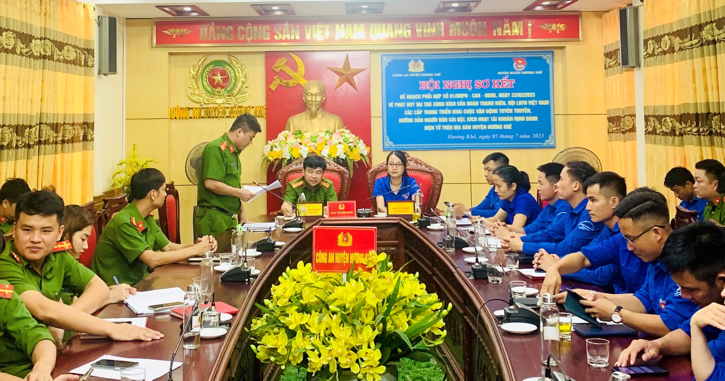 Đẩy mạnh chuyển đổi số cho người dân tại huyện Hương KHê